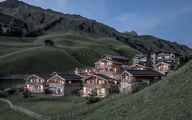 Aadla Walser-Chalets Mit Privater Sauna, Hotpot Und Hotelservice