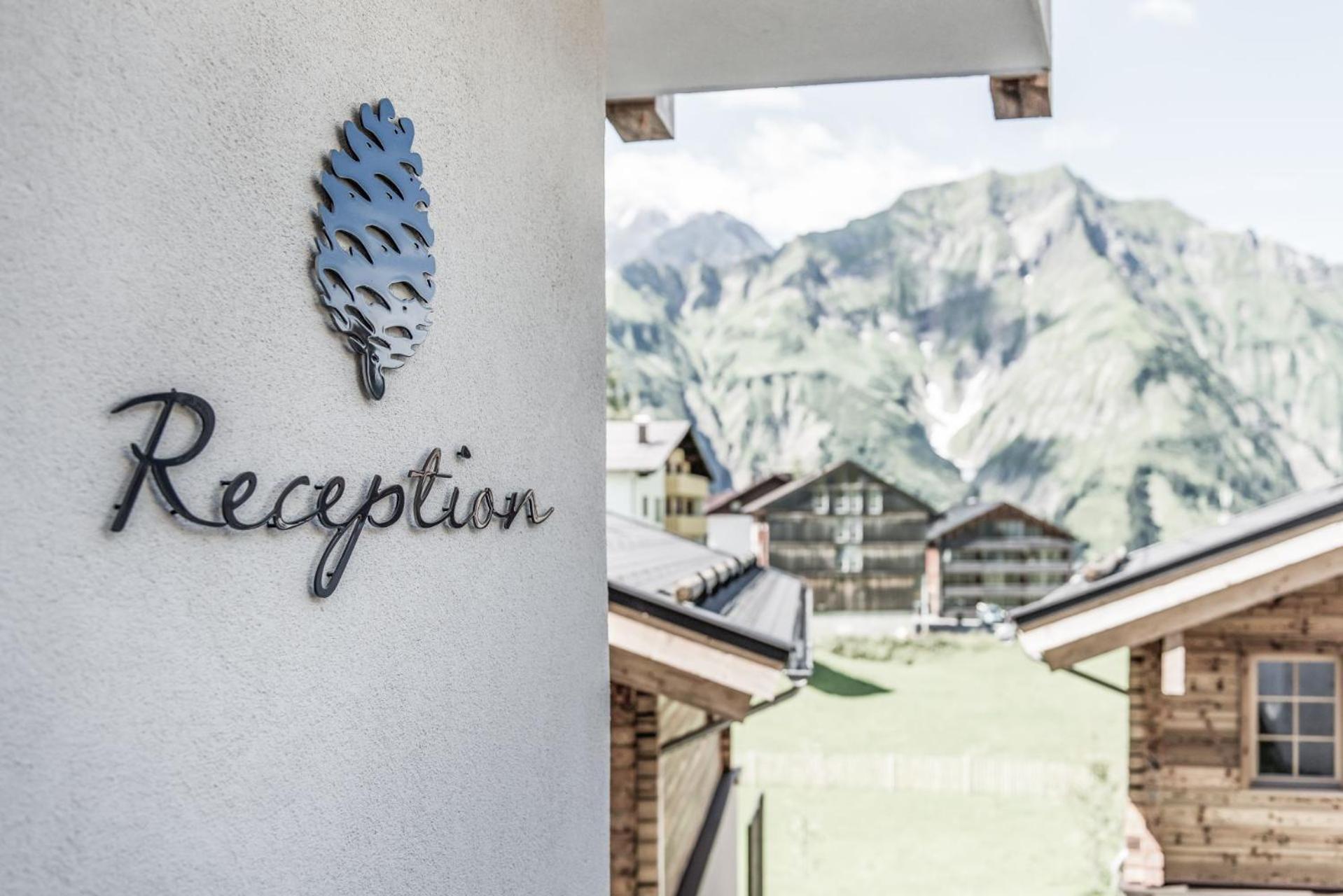 Aadla Walser-Chalets Mit Privater Sauna, Hotpot Und Hotelservice Schröcken Buitenkant foto